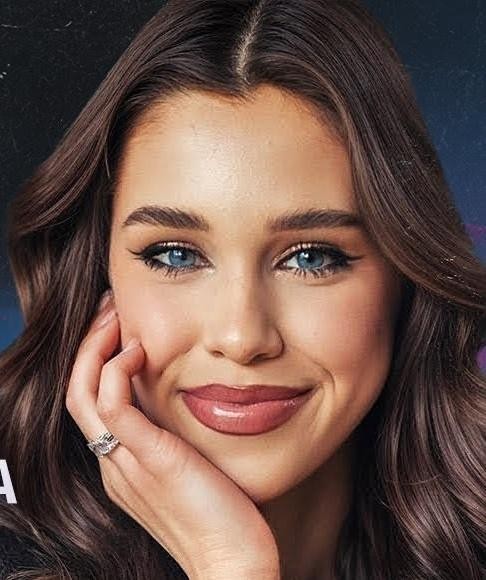 Maria Jeleniewska na ekranach telefonu i tabletu, prezentująca swoje profile na TikToku i Instagramie.