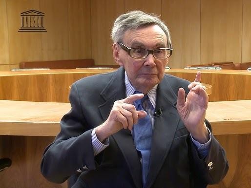Młodszy Marian Turski w redakcji tygodnika 
