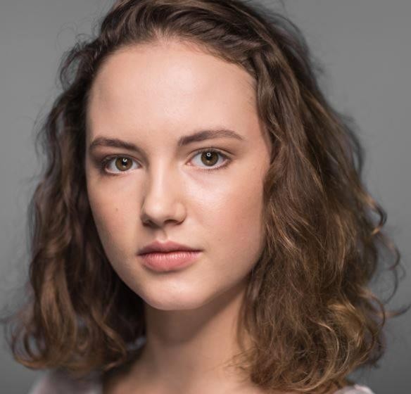 Martyna Byczkowska na planie filmowym, w trakcie pracy nad rolą.