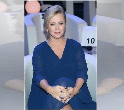 Agnieszka Wagner, polska aktorka, w dynamicznej pozie, symbolizującej jej aktywny tryb życia, pasje i zdrowie.