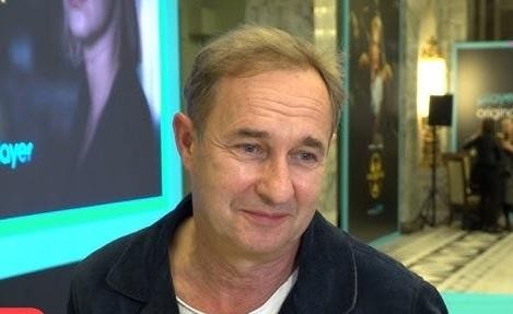 Marek Kalita przeglądający swój profil na Instagramie.