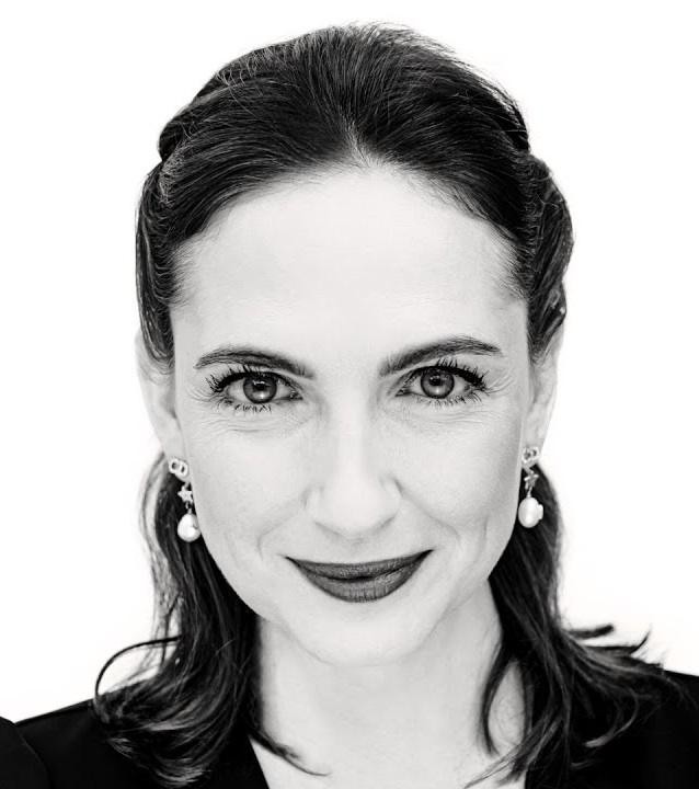Anna Cieślak na planie filmowym lub scenie teatralnej, ukazująca zaangażowanie i pasję aktorską.